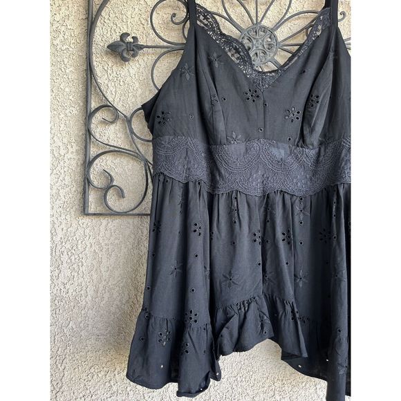Torrid Babydoll Eyelet W/lace Detail Top - Size 00 -M/L - Black - Picture 6 of 10